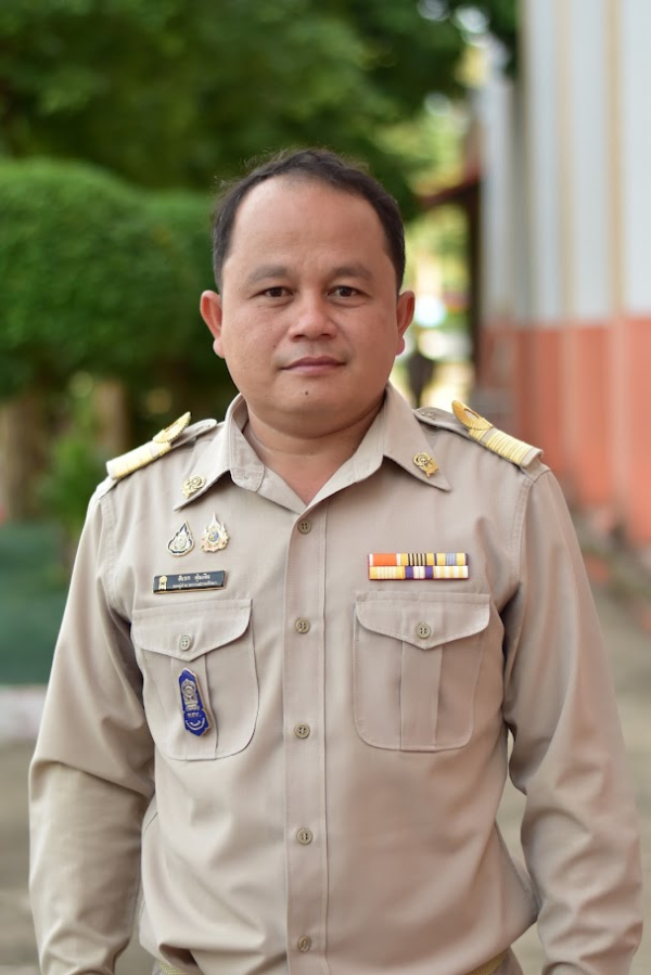 นายดิเรก ฝุ่นเงิน