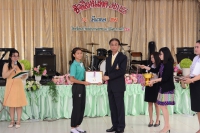 มอบเกียรบัตรนักเรียนที่สร้างชื่อเสียงให้ ร.ร.ผลงานระดับชาติ